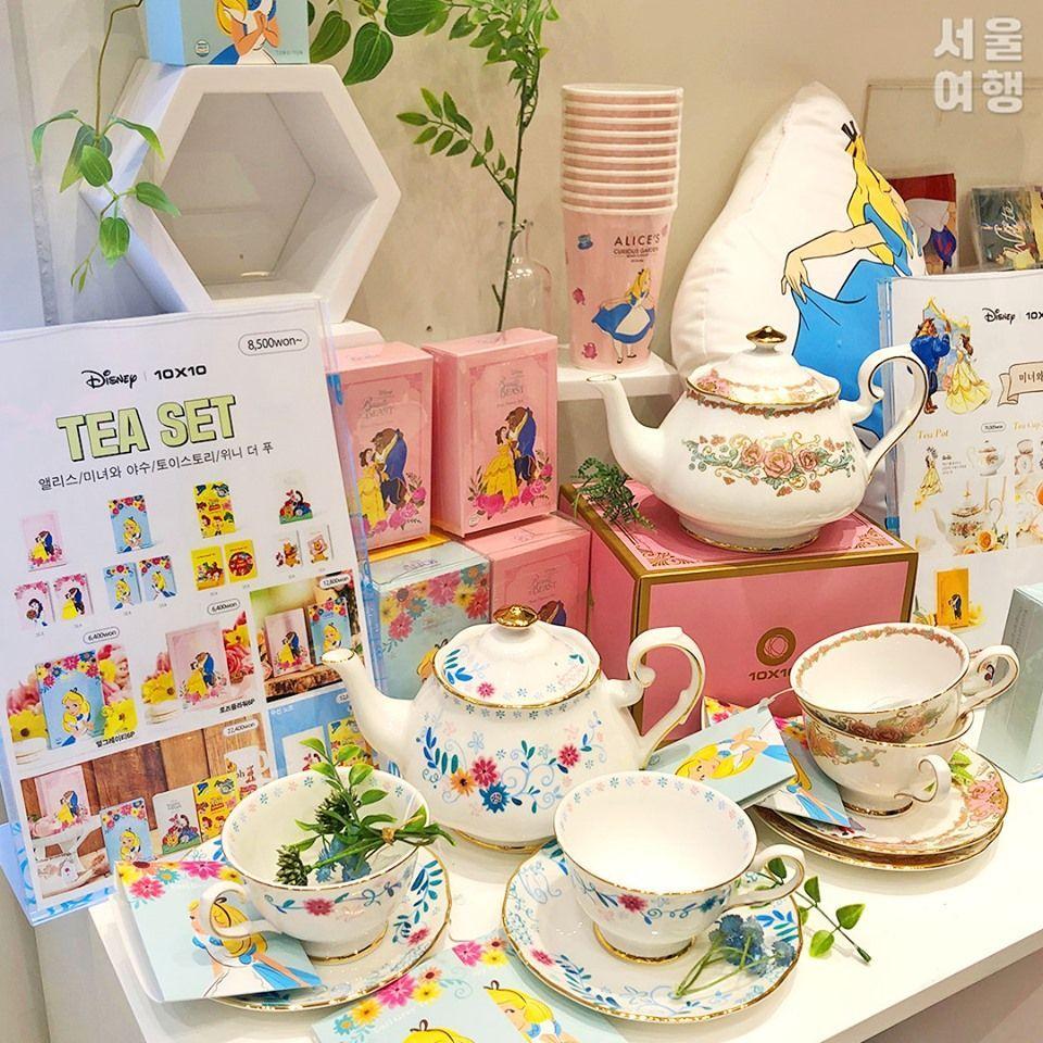 ร้านเครื่องเขียนที่มีขายสินค้าดิสนีย์อีกทั้งสินค้าทั่วไปเกี่ยวกับเครื่องเขียนในลอตเต้มอลล์ที่โซล